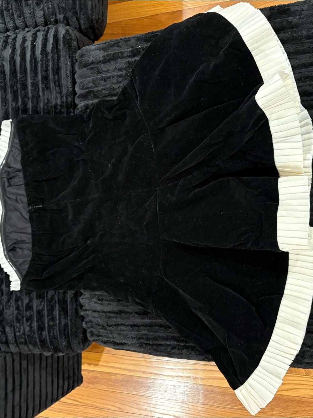 SHEIN Black Strapless Skater Dress with Cream Pleated Trim - Picture 4 of 4